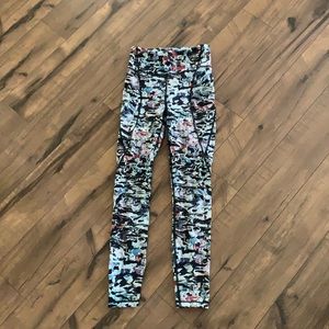 Lululemon Hi Rise Break Free tight size 4, 25”